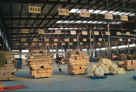 900 container ships under construction