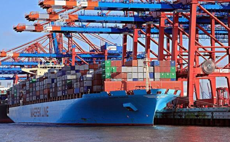 How does international freight forwarder ship goods from Shenzhen port to UAE