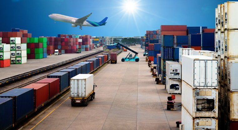 What is an international freight forwarder?